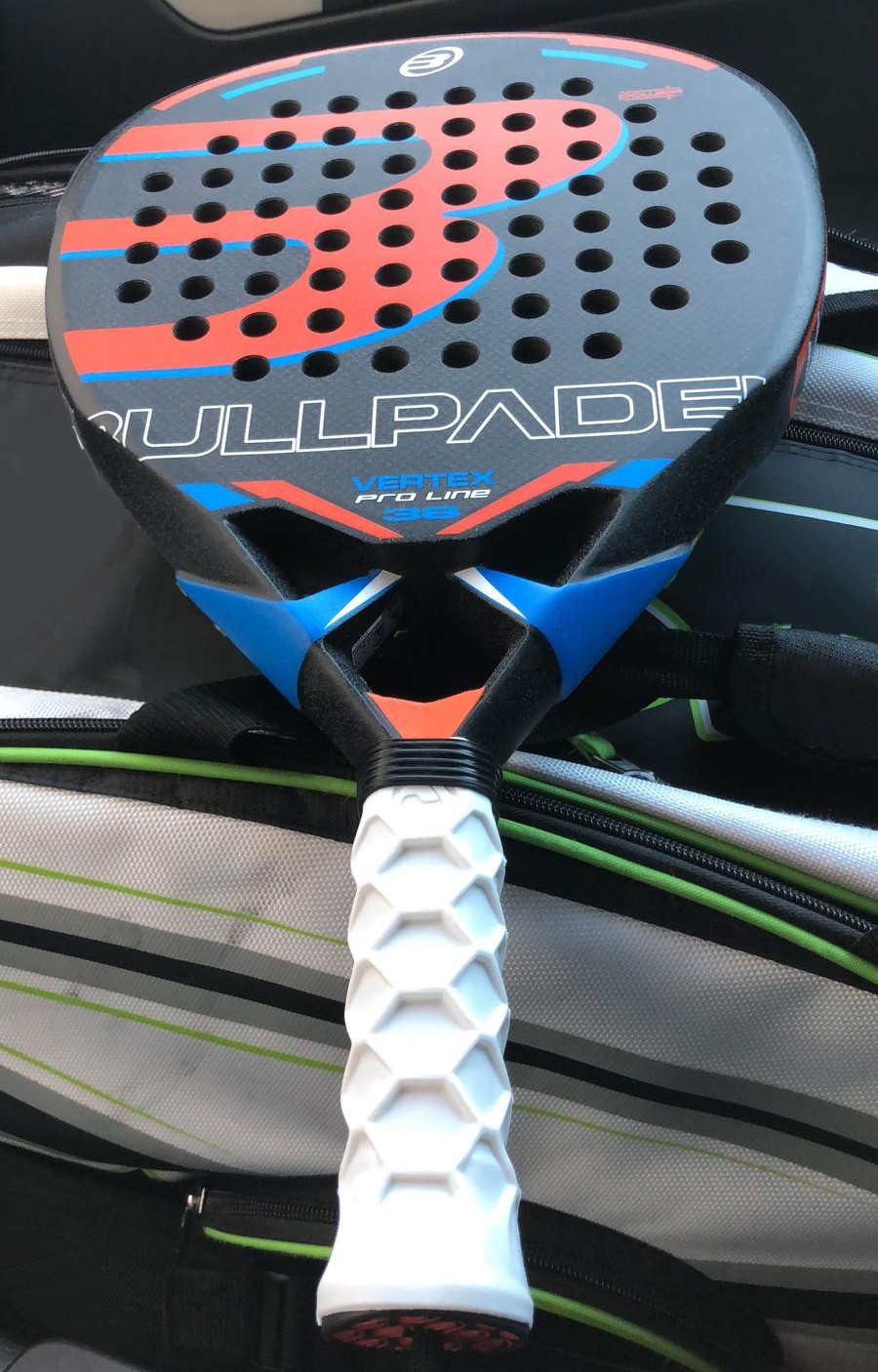 Probamos el novedoso grip Hesacore de Bullpadel