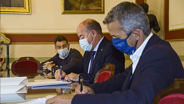 Firma del convenio en Antequera