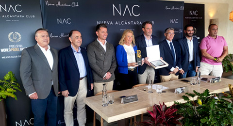 Nueva Alcntara Club ofrece su galardn de 'Mejor Club' al Ayuntamiento de Marbella