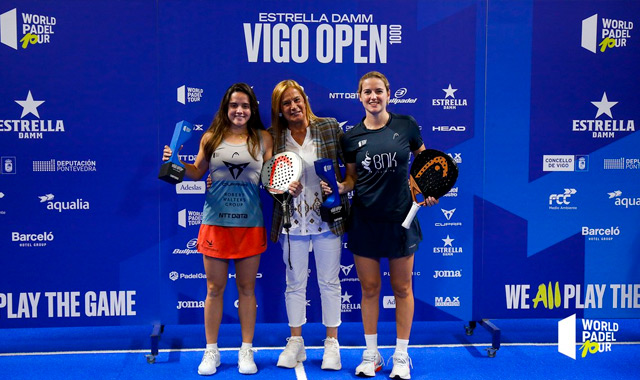 Entrega ttulos chicas Ari y Paula Vigo Open 2023