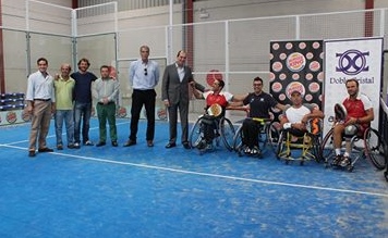 Javi Lpez recibe su silla de ruedas para competir