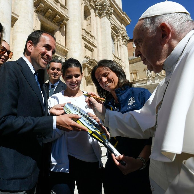 Pala SOlidaria Papa francisco Roma