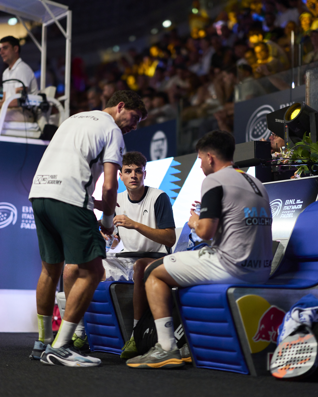 Banquillo Javi Leal y Fran Guerrero semis Roma 2025