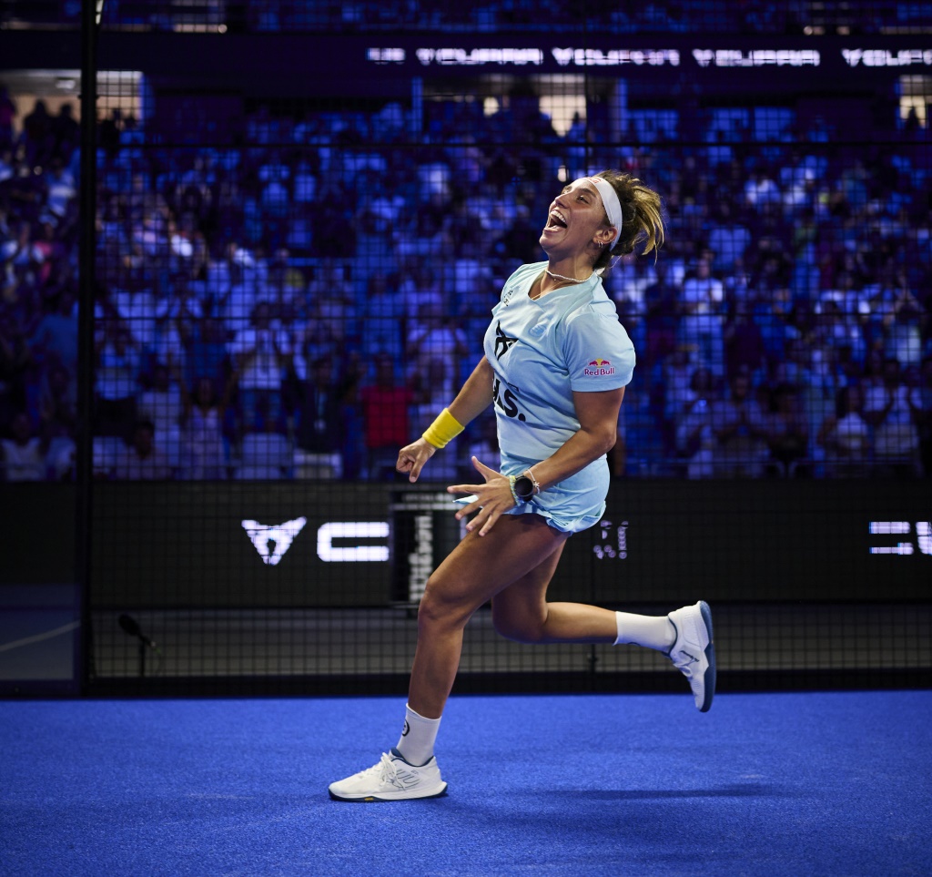 Bea González celebrando el título en Málaga 2025