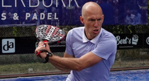 Arjen-Robben-futbolista-pádel-2025
