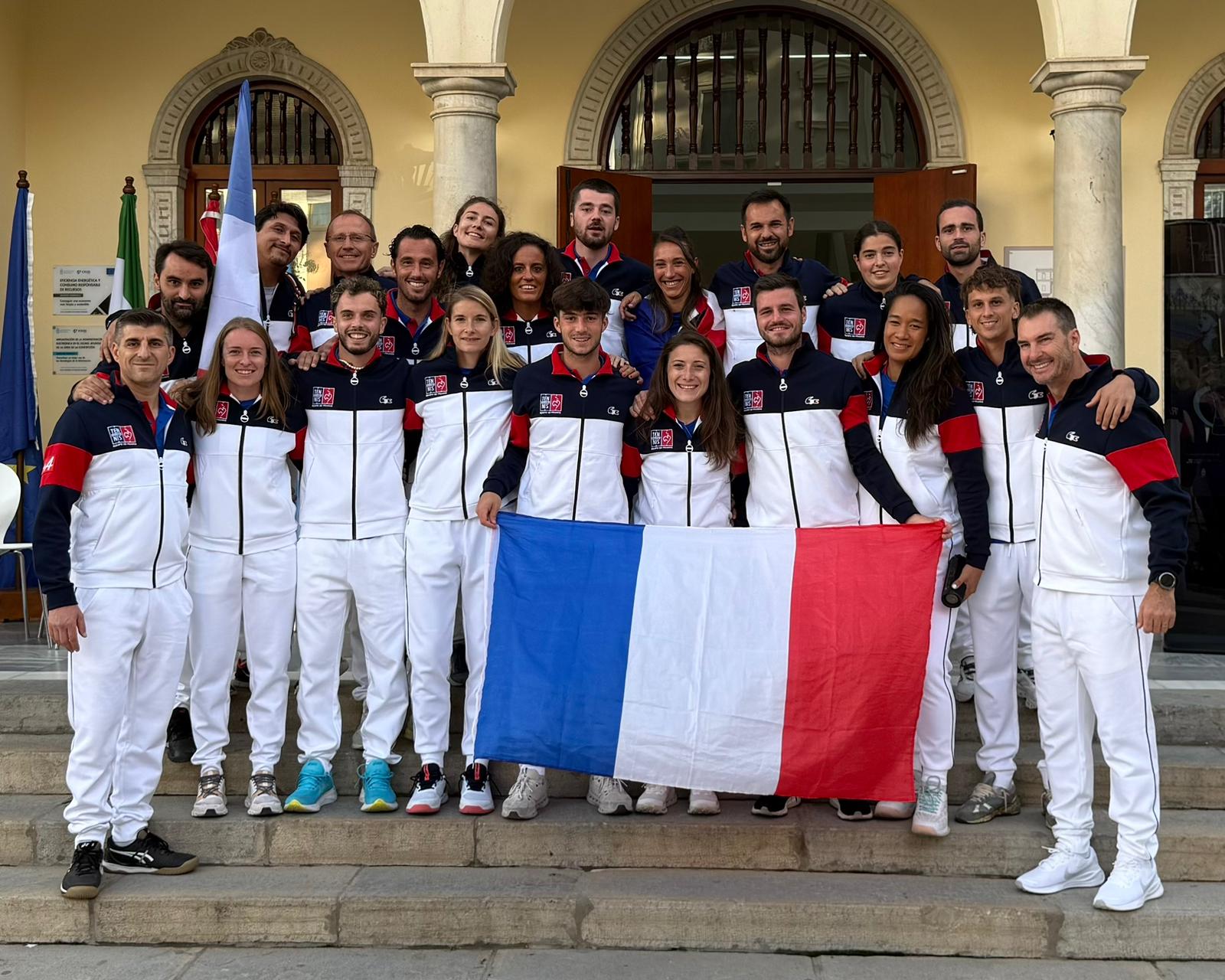 Equipo Francia desfile banderas Europeo FIP 2025