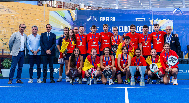 Equipo-español-celebraicón-victoria-Europeo-Cádiz-2025