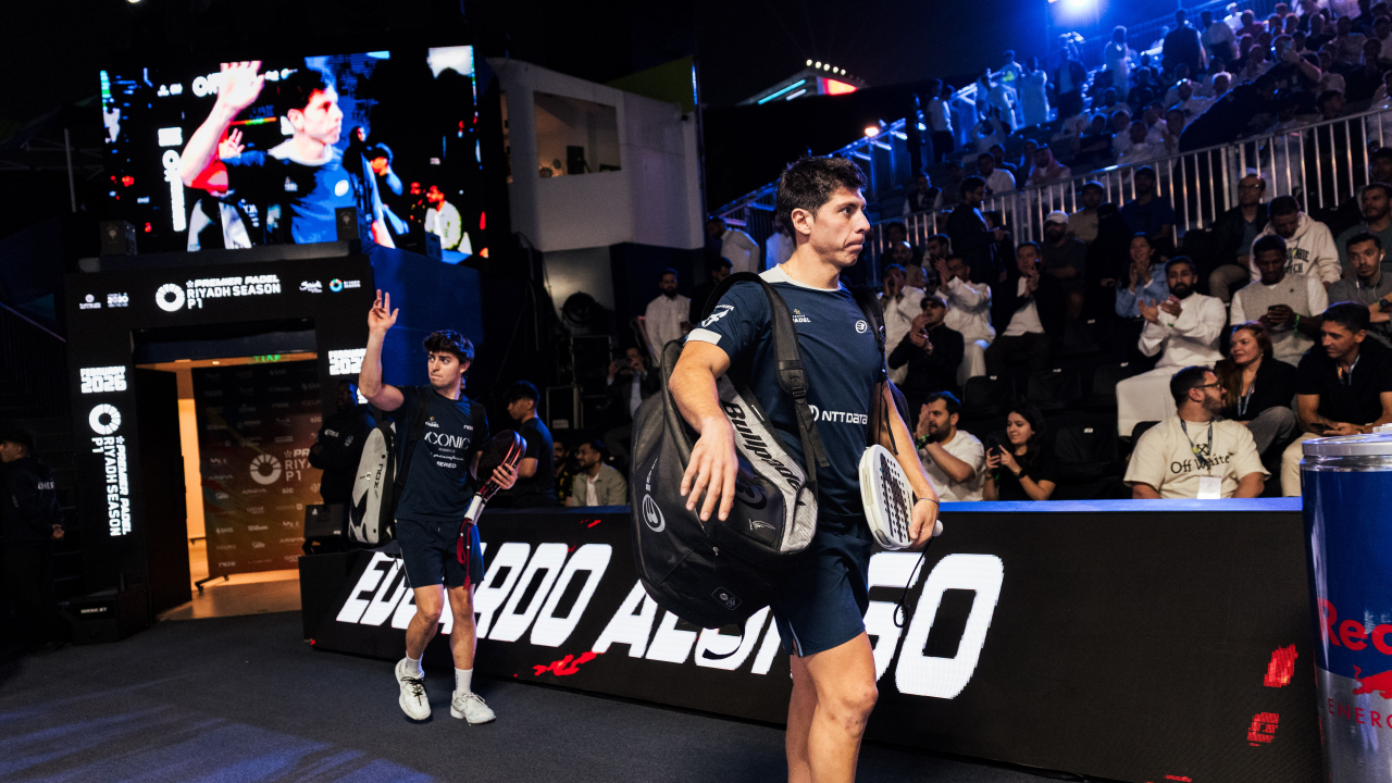 Entrada de Edu Alonso y Juan Tello al partido de cuartos de Riad 2026