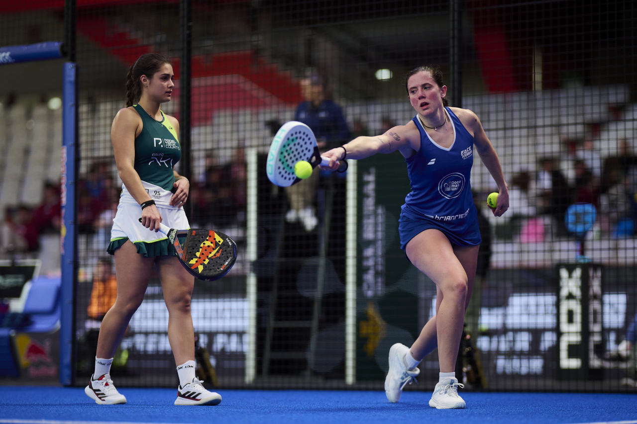 Ainize Santamaría y Coral Álvarez Castro debut Gijón P2 2026 