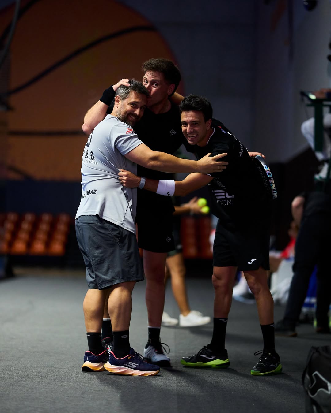 Aris Patiniotis y Miguel Benítez victoria debut Valencia 2026