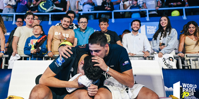 Tapia y Coello celebrando el número 1 del mundo