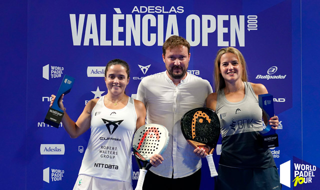 Entrega títulos Ari y Paula final Valencia Open 2023