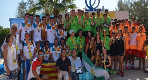 Andalucía y Cataluña reinan en la fiesta del pádel autonómico de menores