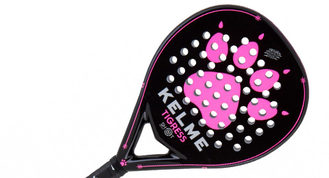 Garra femenina en la pista con la nueva Kelme Tigress