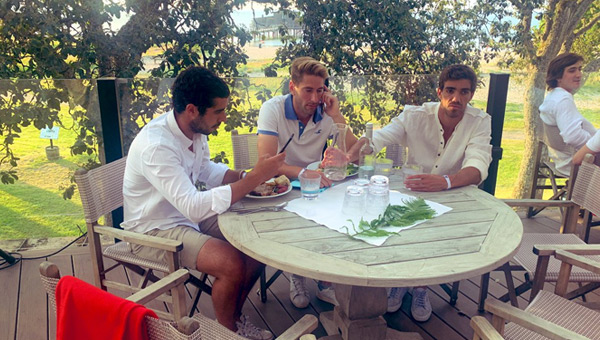 Cena blanca Álex Ruiz y Martín Piñeiro y Juan Lebrón